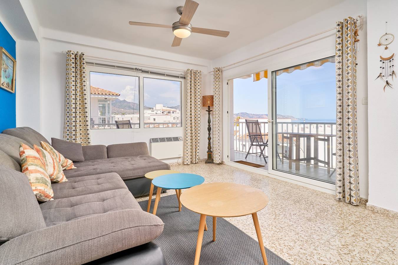 Apartamento inteiro, Apartamento 'Sirena' com vista mar, varanda e Wi-Fi in Nerja Centre, Nerja