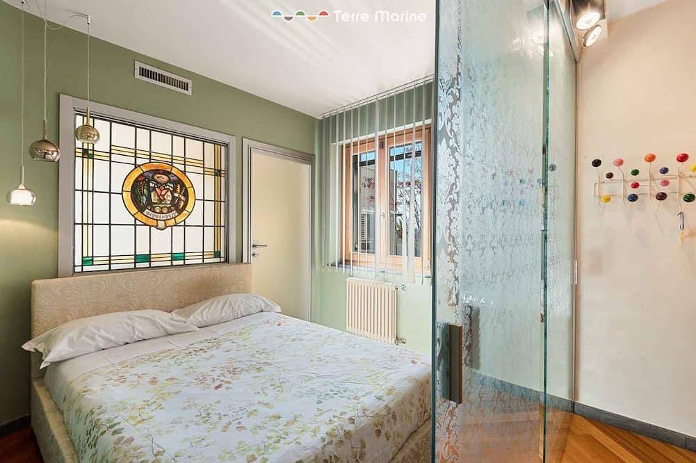 Pour Votre vacances à La Spezia on Vous présente Villa Bianca!Située au-dessus d'une colline avec une piscine privée et une vue charmante sur la ville, est le choix idéal pour s'immerger dans le relax et profiter totalemente des vos vacances.Avec ca in La Spezia, Riviera di Levante