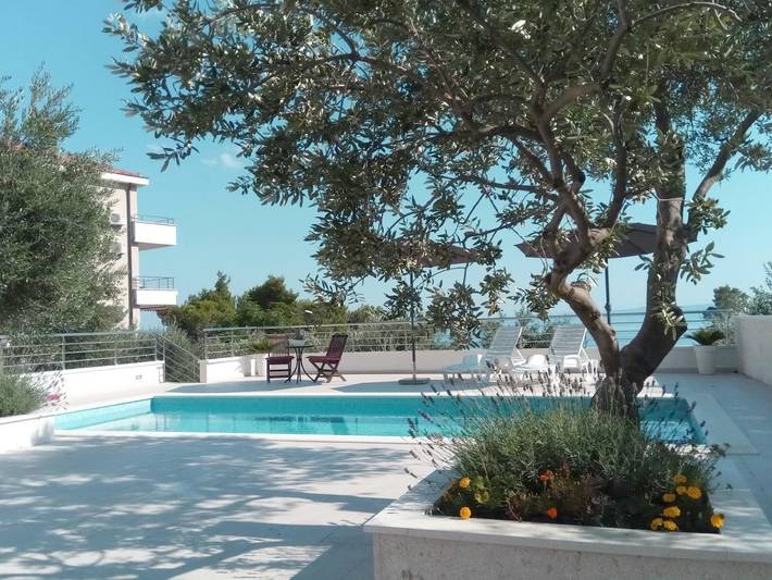 Villa für 8 Personen, mit Garten und Ausblick sowie Pool in Makarska