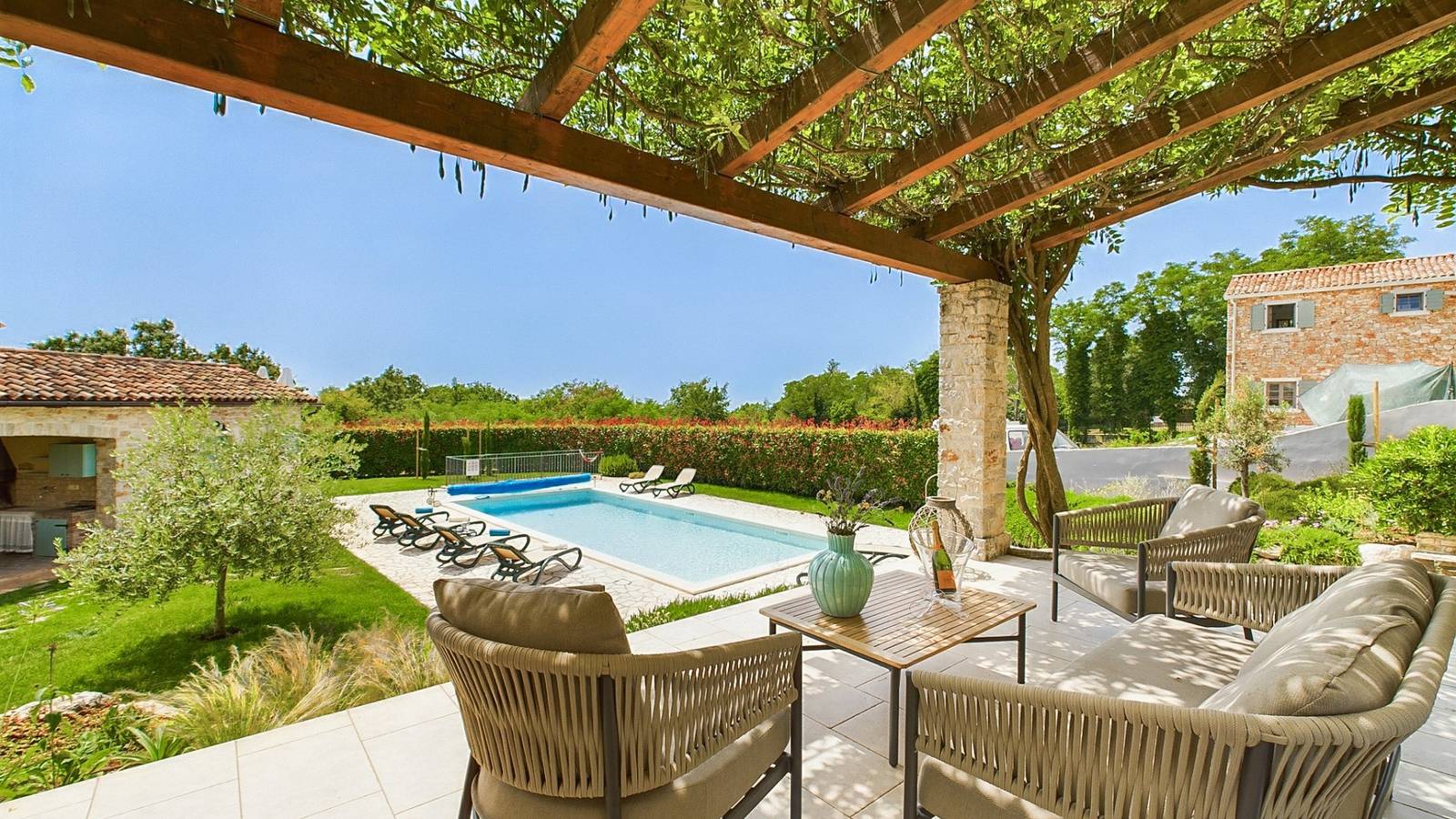 Villa Azzurra by Villas Guide in Heraki, Zentralistrien