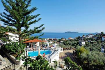Ferienwohnung für 5 Personen, mit Pool und Garten sowie Ausblick auf Skiathos