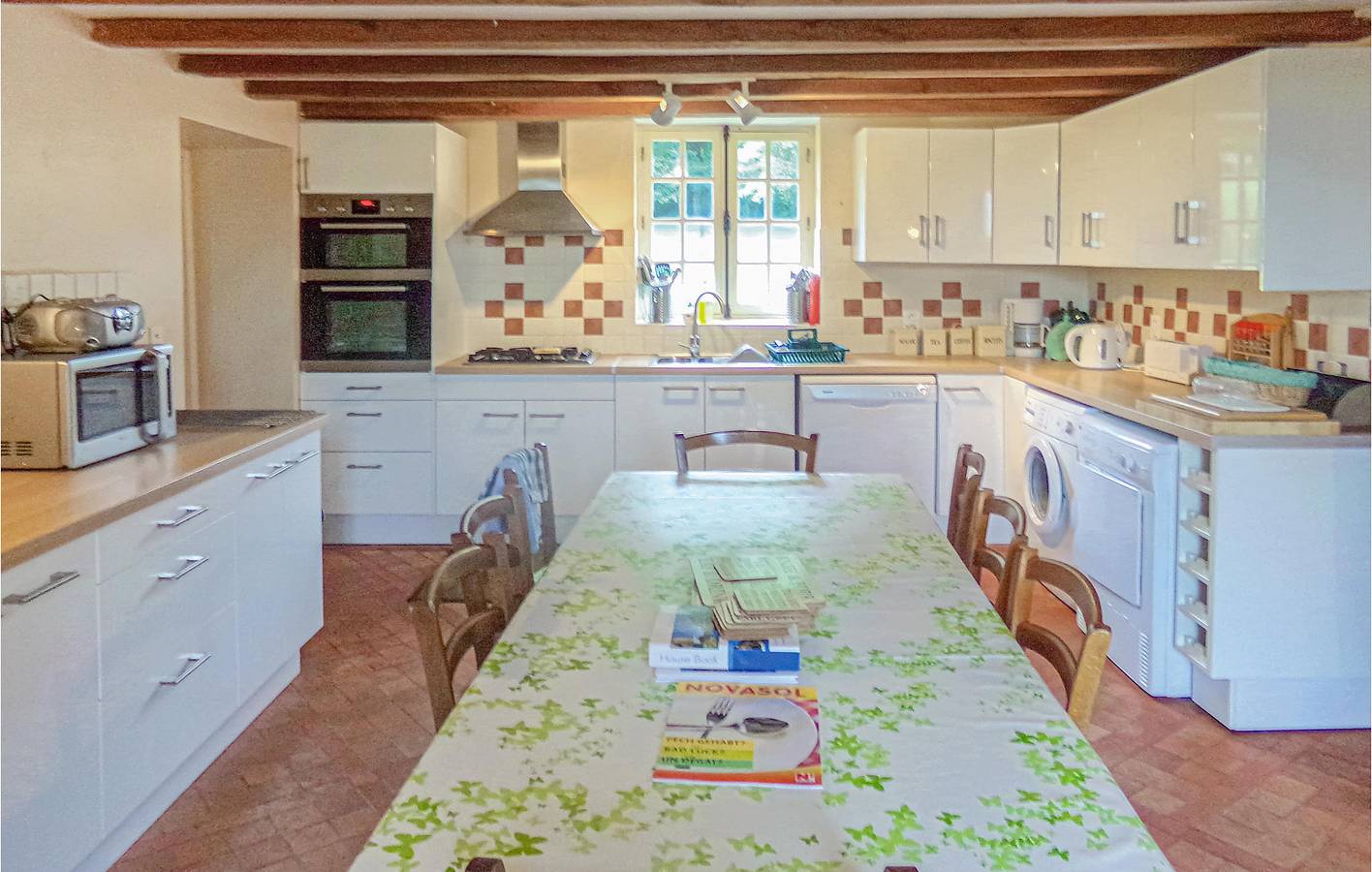 Les Lèches Retreat : Piscine, Jardin, Parking, WiFi in Église-Neuve-d'Issac, Périgord Pourpre