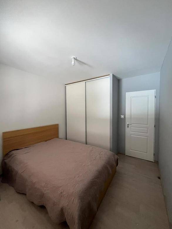 Location de vacances pour 6 personnes, avec terrasse ainsi que vue et piscine dans Chaum - 3