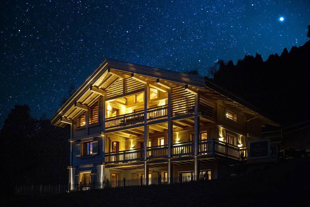 Chalet Celeste 5* - 250m2, jacuzzi, sauna, piste à 200m. et vue magnifique in Le Grand-Bornand, Région d'Annecy