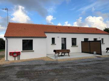 Gîte pour 8 personnes, avec jardin ainsi que terrasse et piscine, animaux acceptés à Commequiers