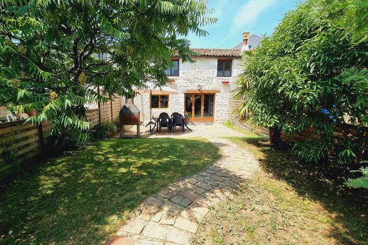 Gîte pour 6 personnes, avec Piscine