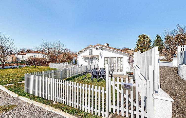 Location de vacances pour 6 personnes, avec jardin et terrasse à Oradour-Fanais