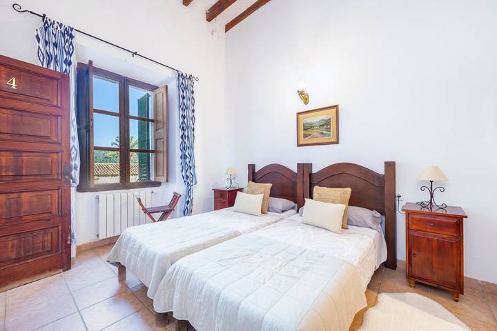 Room 'Habitación 4' with Mountain View, Shared Pool and Wi-Fi in Puigpunyent, West Majorca