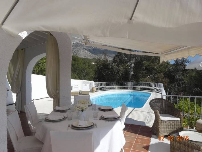 Alojamiento y desayuno para 2 personas, con Terraza y Jardín además de Piscina y Vistas en Alfàs del Pi