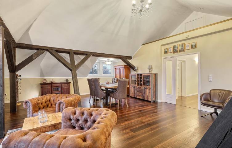 Ganze Ferienwohnung, Gemütliche Wohnung am See mit Terrasse und Parkplatz, 300 m zum Stadtzentrum in Klein Upahl, Naturpark Nossentiner/Schwinzer Heide