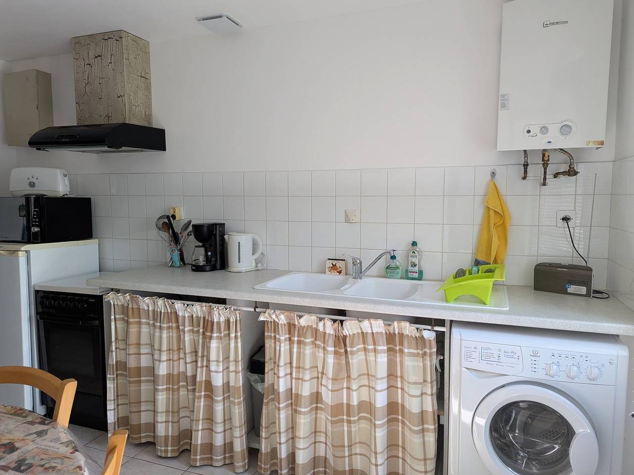 Gemütliches Ferienhaus im Loiretal: Privater Garten, moderne Ausstattung, inkl. Bettwäsche und Strom in Guilly, Loire-Tal