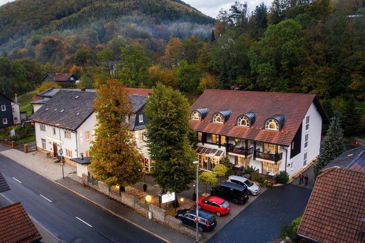 Hotel für 4 Personen, mit Terrasse und Garten sowie Sauna und Ausblick in Sonneberg