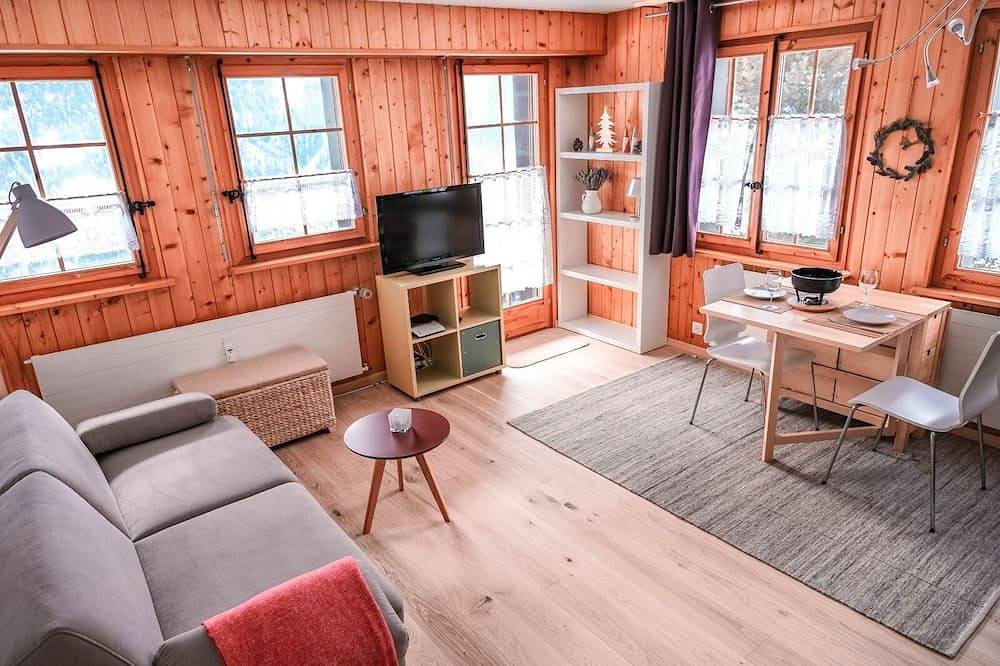 Ganze Wohnung, Außen: Wohnung für 2 Personen im Erdgeschoss, privater Garten mit Gartenmöbeln und schöner Aussicht, in Saint Luc, Anniviers