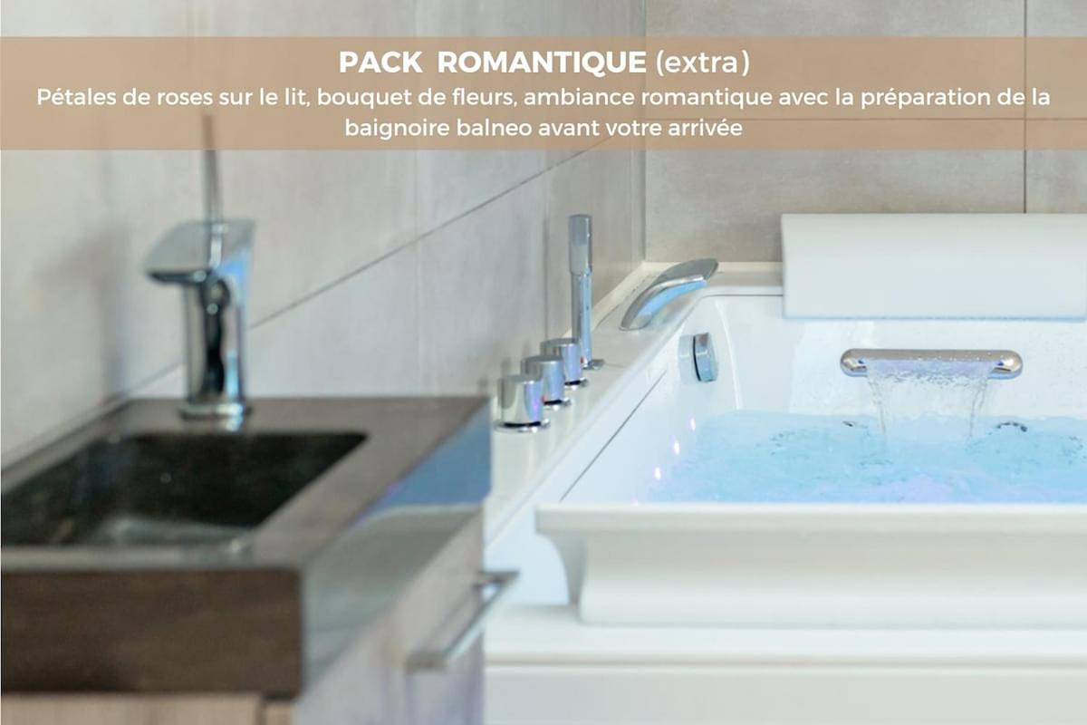Appartement entier, Baignoire Balnéo romantic experience - L'époque in Pays de Pontarlier, Jura Francais