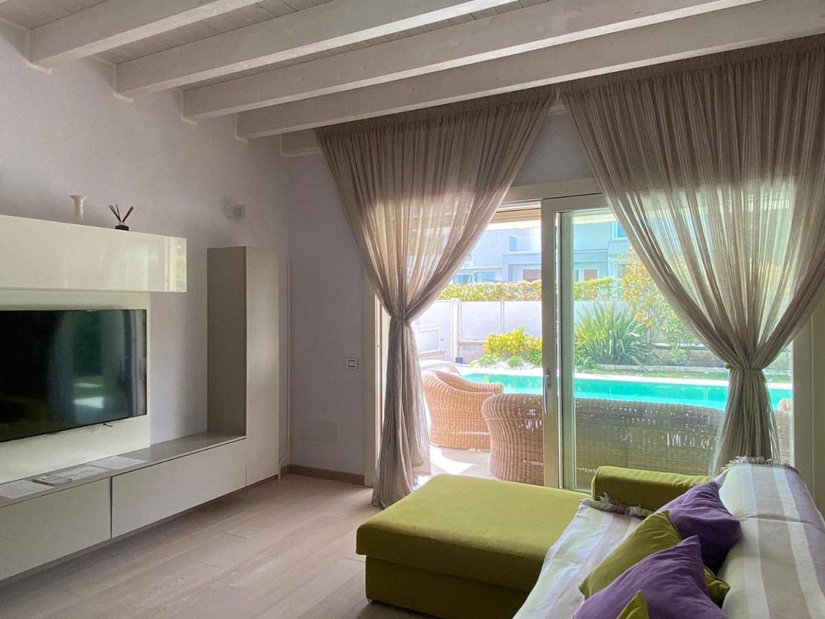 Three-Bedroom Villa in Padenghe sul Garda, Prealpi Gardesane