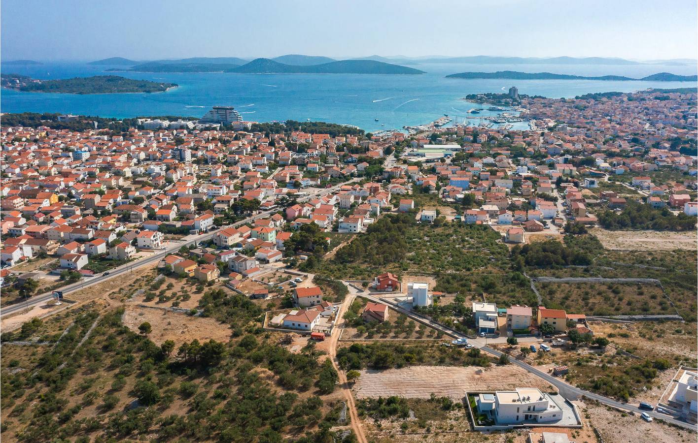 Charmante Unterkunft, 1 km vom Strand entfernt: Terrasse am Pool, WLAN und Parkplatz inklusive in Vodice, Šibenik-Knin
