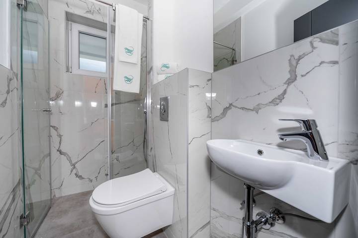 Apartamento entero, Apartamento de vacaciones para 2 personas con balcón/terraza in Dobra Voda, Montenegro Coast