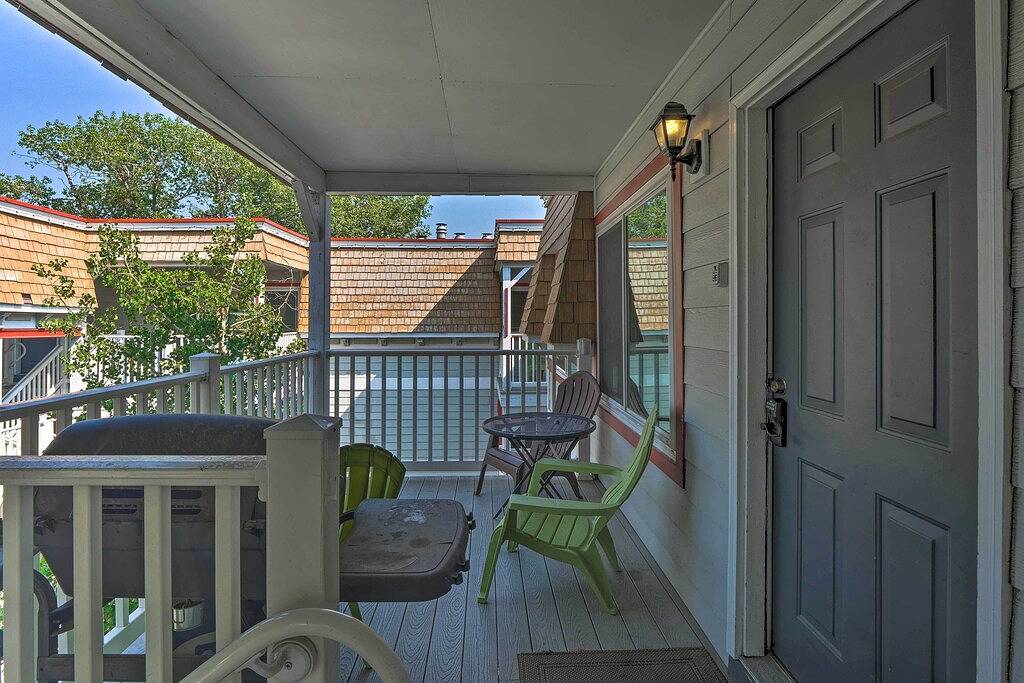 Ganze Wohnung, Ski & Unwind Fireside: Main St Condo in Tannhauser in Arapaho and Roosevelt National Forests