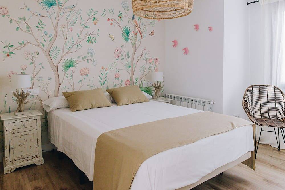 Entire apartment, Candeleda Suite in Candeleda, Valle del Tiétar