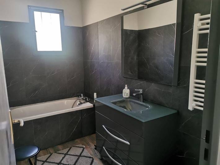 Location de vacances pour 6 personnes, avec jardin et piscine à Aiguines - 2