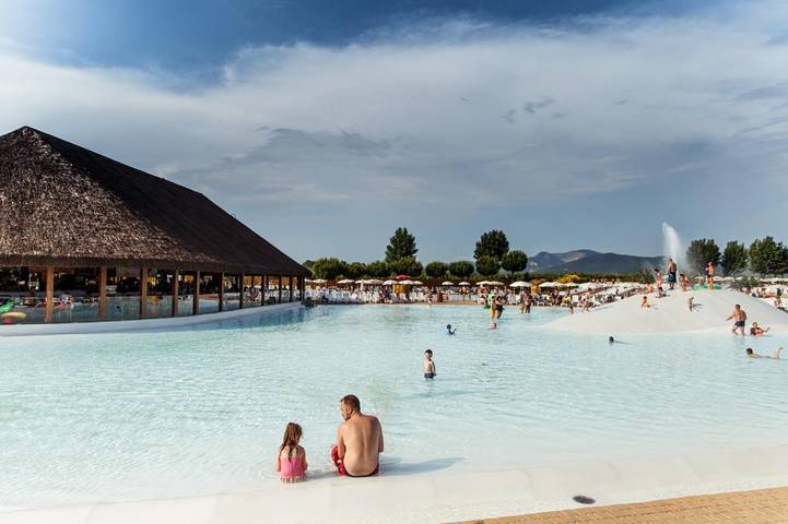 Vakantiepark voor 7 personen, met Terras en Zwembad in Toscane