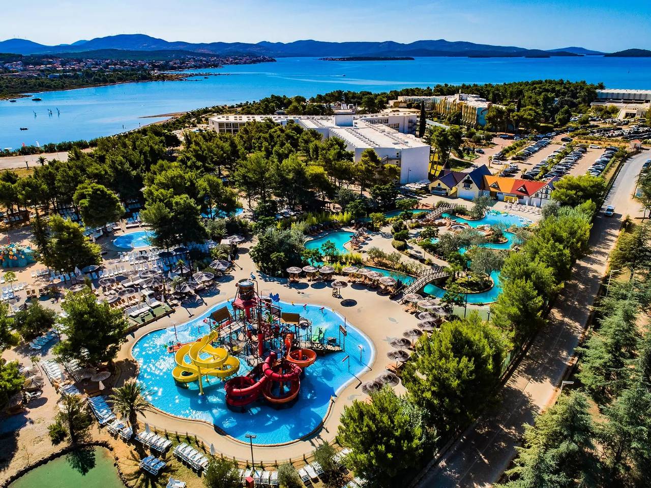 Ganze Wohnung, Apartment Amadria Park 2 Zimmer 2 Erwachsene + 2 Kinder 11 Jahre in Sibenik, Šibenik-Knin