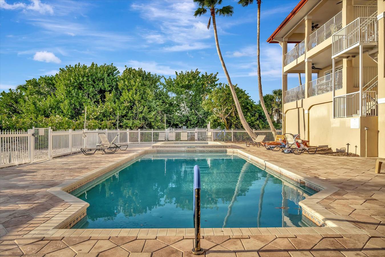 Apartamento entero, Oceanview 3B Condo w Beach Access Heated Pool in Holmes Beach, Anna Maria Island