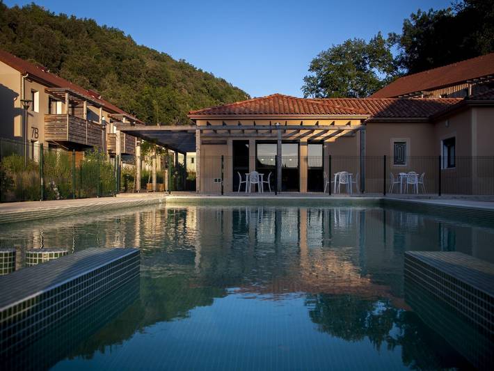 Gîte pour 4 personnes, avec balcon/terrasse et piscine, adapté aux familles à Les Eyzies-de-Tayac-Sireuil - 2