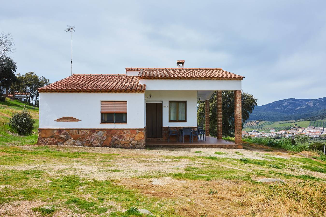 Country House 'Casa El Collado' with Mountain View, Shared Pool and Air Conditioning in Aldeaquemada, Sierra Morena