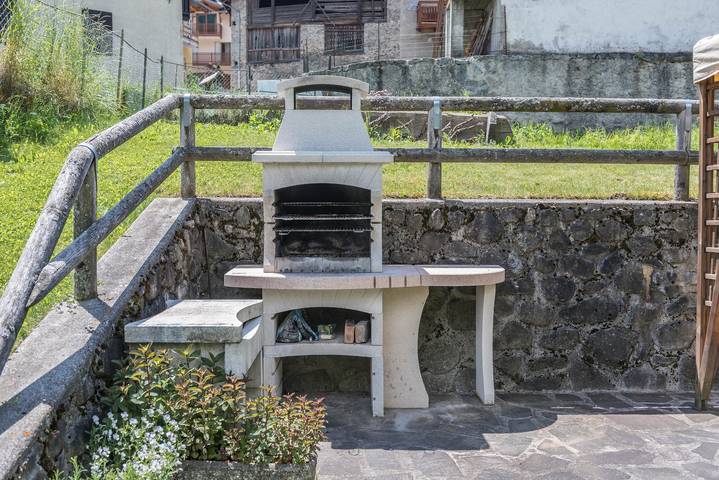 Entire apartment, Rural Apartment "Maso Margherita - Spleuza" with Garden and Wi-Fi in Almazzago, Commezzadura