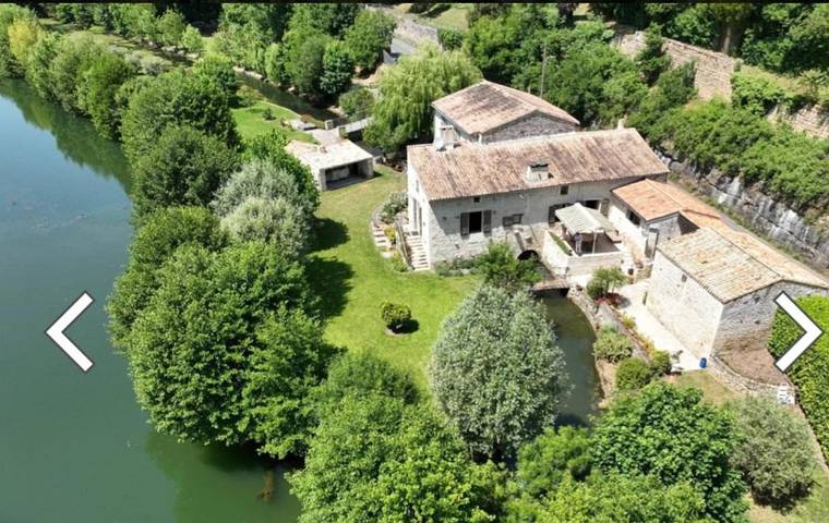 Location de vacances pour 2 personnes, avec Jacuzzi et Terrasse ainsi que Jardin et Vue à Niort