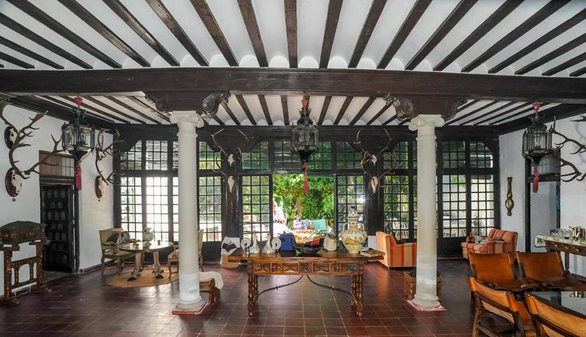 Chalet para 16 personas, con vistas además de piscina y terraza, Se admiten mascotas en La Sagra