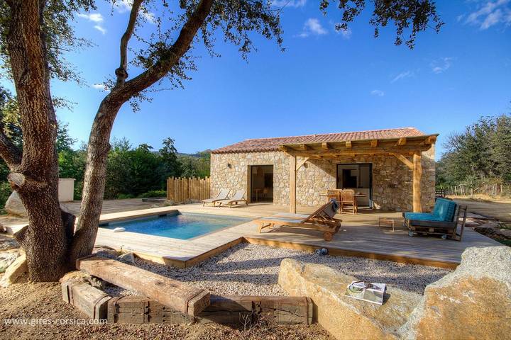 Gîte pour 4 personnes, avec Terrasse et Piscine à Speloncato