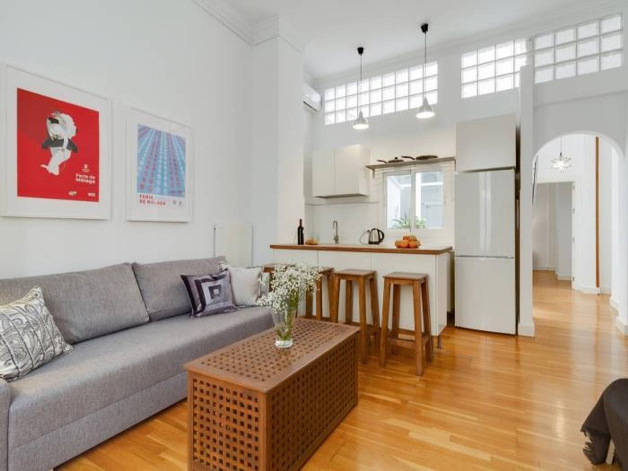 Entire apartment, Charming 1-Bedroom Apartment in Málaga Center with Balcony and Courtyard in Málaga Central District, Malaga