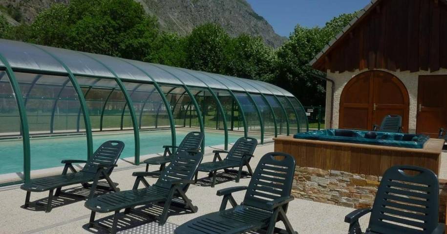 Appartement de vacances pour 9 personnes, avec piscine et jardin