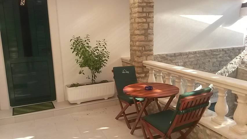 Lägenhet för 2 Personer, med balkong/terrass och pool i Brac