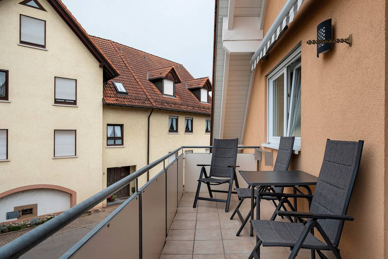 Entire apartment, Holiday Apartment 'Ferienwohnung 3 Haus Schmiedeweg' with Balcony and Wi-Fi in Bad Krozingen, Southern Black Forest