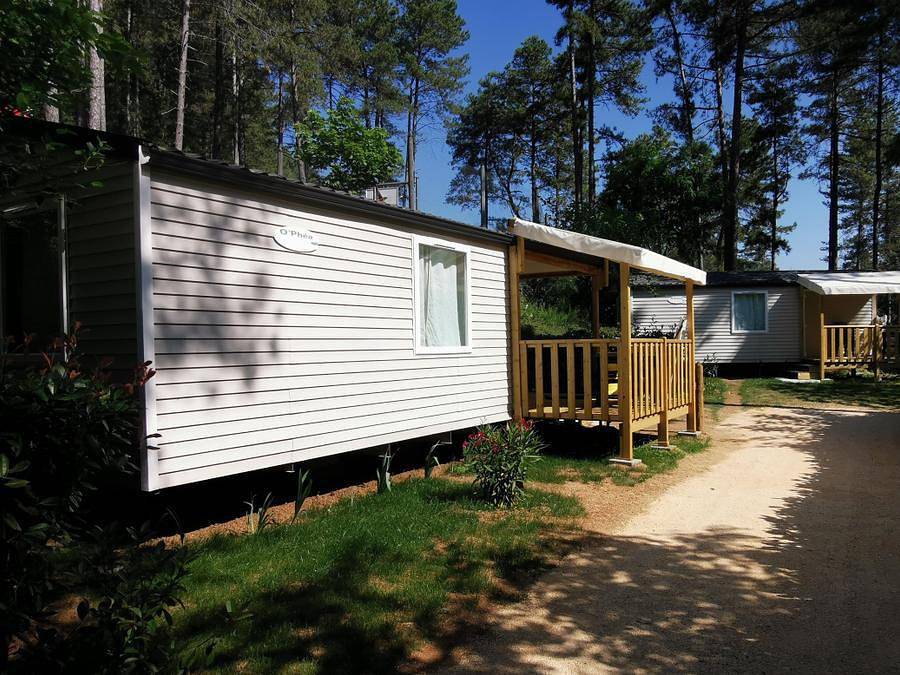 Camping Ushuaïa Villages Les Pins d'Ucel - Mobilheim 5 personen - Hirondelle - Mobilheim 28 m² + Tv in Ucel, Parc naturel régional des Monts d'Ardèche