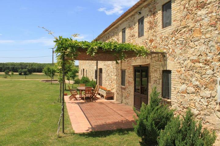 Location de vacances pour 7 personnes, avec piscine et terrasse, animaux acceptés à Cassà de la Selva