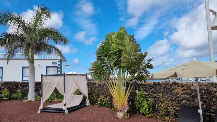 Apartahotel para 2 personas, con Balcón y Terraza además de Jardín y Vistas al lago en Lanzarote