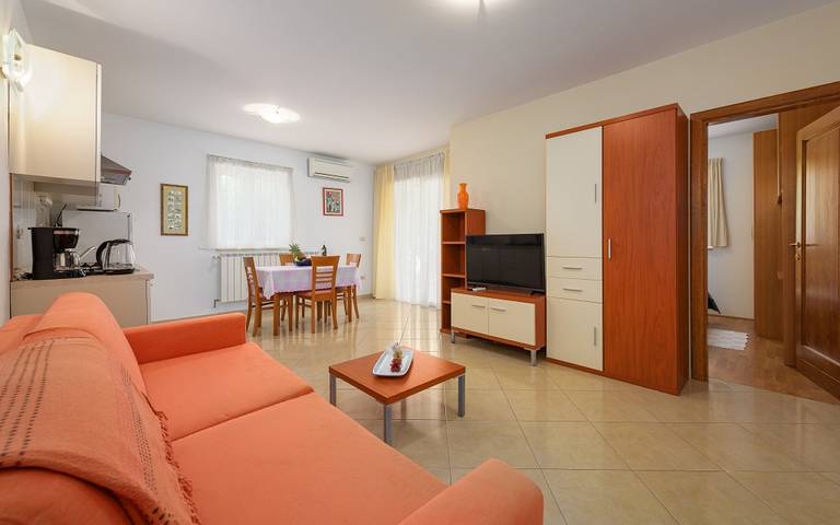 Holiday apartment for 4 people, with terrace and pool as well as garden - 1
