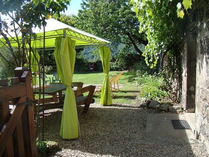 Gîte pour 5 personnes, avec terrasse et jardin à Vic-sur-Cère - 3