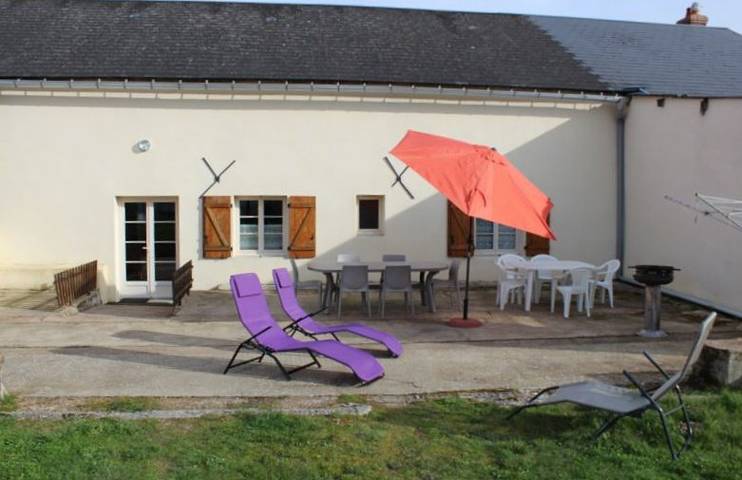 Gîte pour 13 personnes, avec terrasse et jardin, animaux acceptés à Sommant