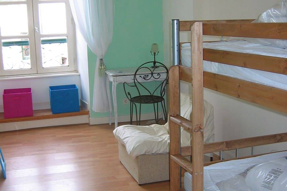 Appartement entier, Appartement T3 centre  historique, en bordure de rivière. in Aurillac, Région d'Aurillac