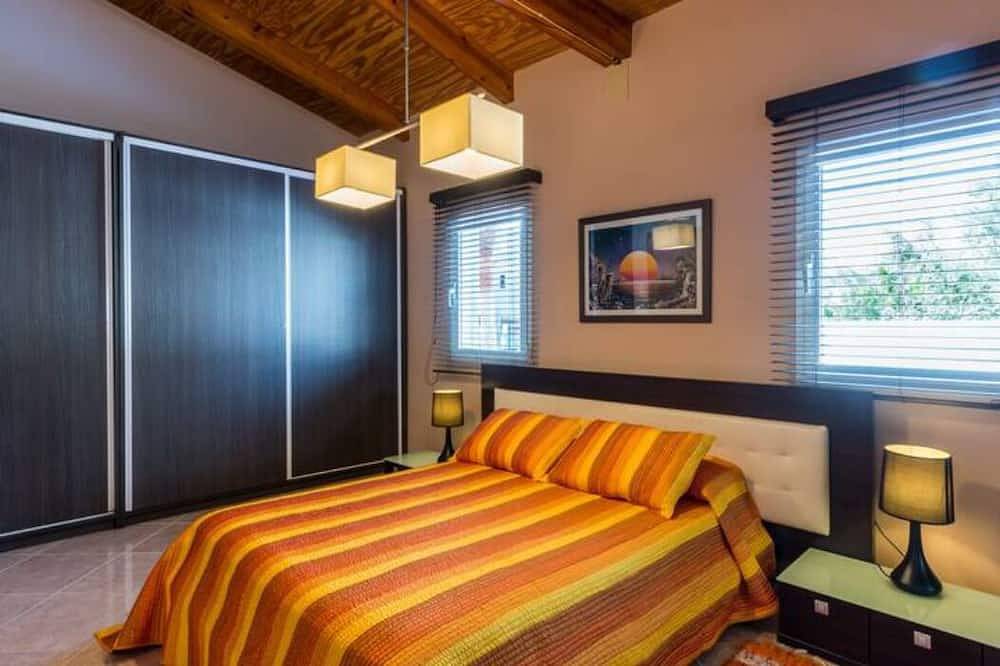 Villa Privada Con Piscina Vallada.No se alquila a menores de 25 años por S.Joan in Cala Blanca, Ciudadela