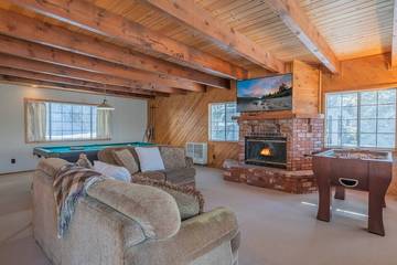 Log Cabin for 13 People in Moonridge, Big Bear Lake, Photo 1