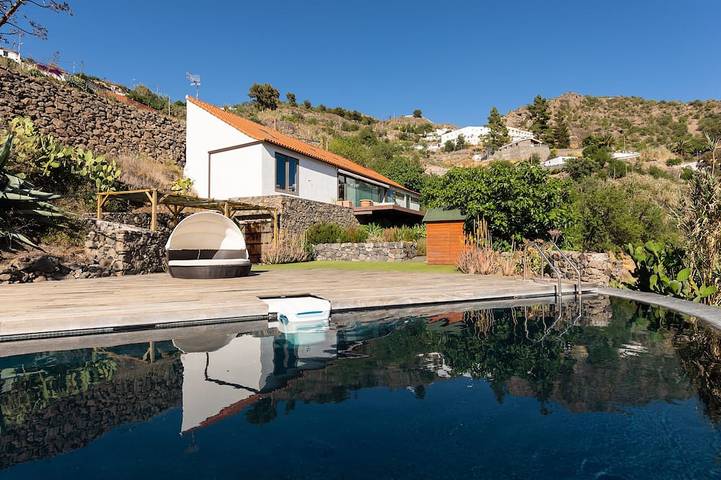 Casa rural para 4 personas, con jardín y balcón, Se admiten mascotas - 1