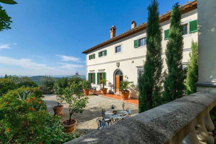 Villa per 9 persone, con Balcone e Terrazza nonché Giardino e Piscina a Sesto Fiorentino