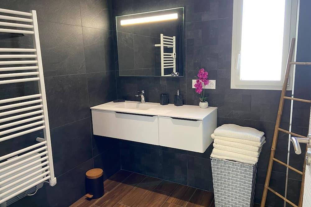 Havre de Paix with Private Heated Pool - Ideal Family or Friends Stay in L'Aiguillon-sur-Mer, Fontenay-le-Comte