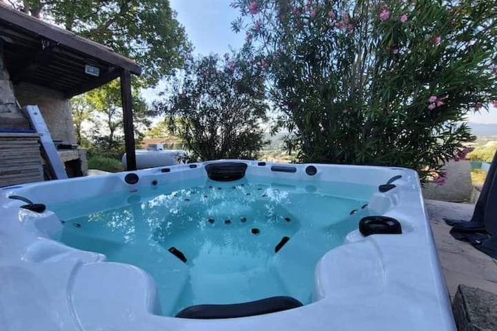 Maison de vacances pour 4 personnes, avec jacuzzi et sauna ainsi que terrasse et jardin à Meyreuil